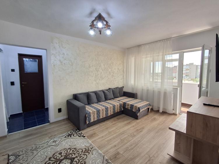 Apartament cu 2 camere semidecomandat în Micro 5