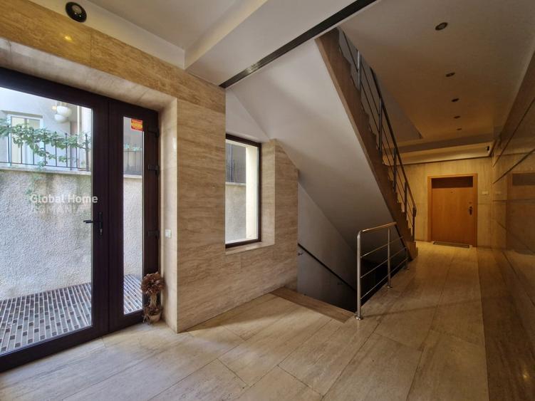 Apartament cu 4 camere semidecomandat în P-ța Dorobanți