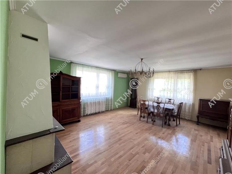 Casă individuală cu 6 camere cu Canalizare în Central