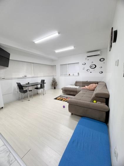 Casă individuală cu 9 camere cu Canalizare în Dâmbul Rotund