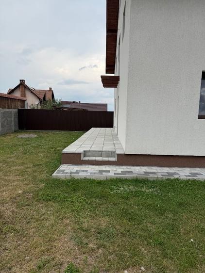 Casă individuală cu 5 camere cu Canalizare în Tărlungeni