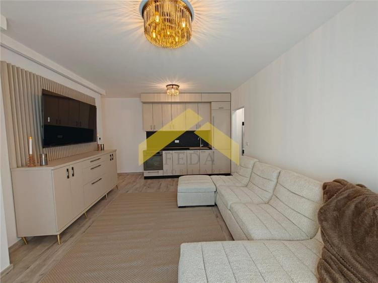 Apartament cu 3 camere semidecomandat în Central