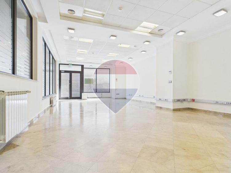 Birou, de 83.349998474121 mp, în P-ța Romană