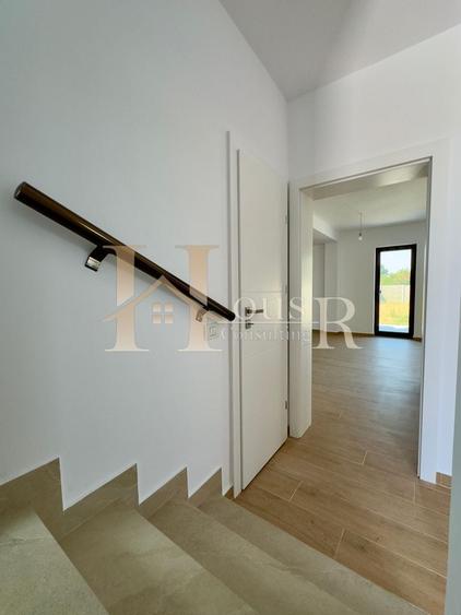Duplex cu 4 camere cu Canalizare în Covaci
