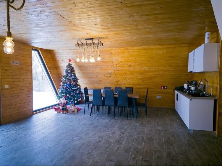 Casă cu 4 camere cu Teren 4000 Mp în Uleni