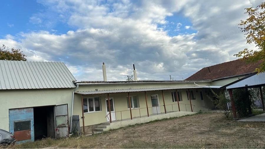 Casă cu 4 camere cu Teren 630 Mp în Ilia