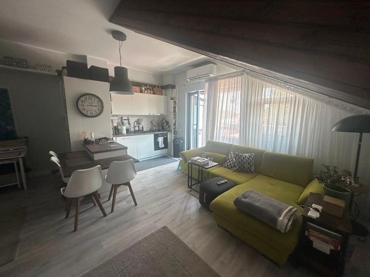 Apartament cu 2 camere semidecomandat, mobilat în 1 Mai