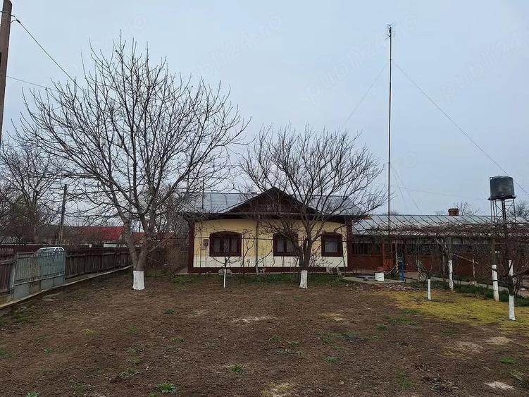 Casă cu 5 camere cu Teren 1200 Mp în Alexeni