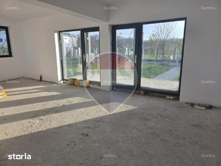 Casă cu 5 camere cu Teren 500 Mp în Snagov