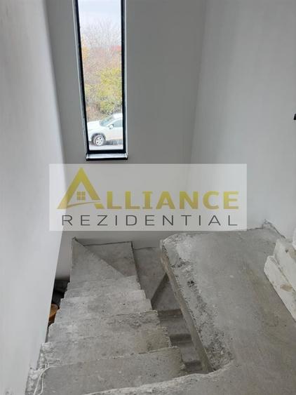 Casă individuală cu 3 camere decomandat cu Canalizare în Central