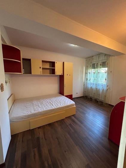 Apartament cu 3 camere decomandat în Bujoreni