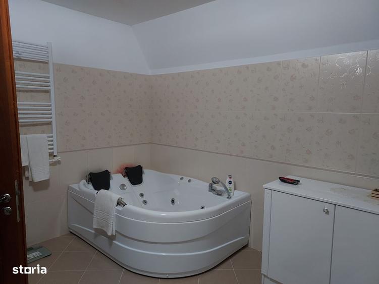 Casă cu 4 camere în Moara