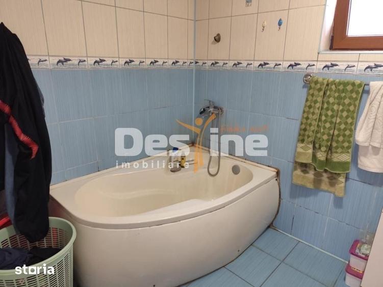 Casă cu 6 camere cu Teren 2756 Mp în Central
