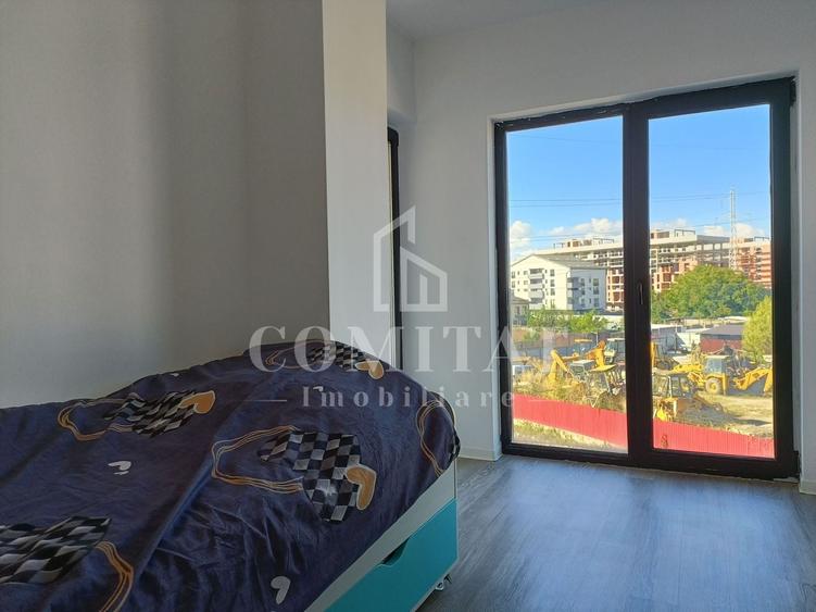 Apartament cu 3 camere semidecomandat, mobilat în Florești