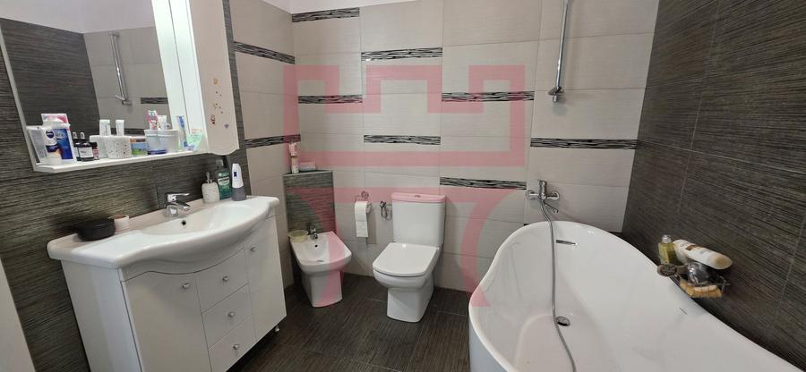Casă individuală cu 5 camere cu Canalizare în Central