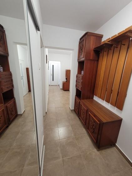 Apartament cu 3 camere decomandat în Politehnica