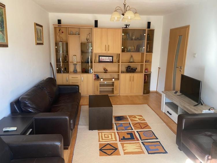 Apartament cu 4 camere decomandat, mobilat în Soarelui