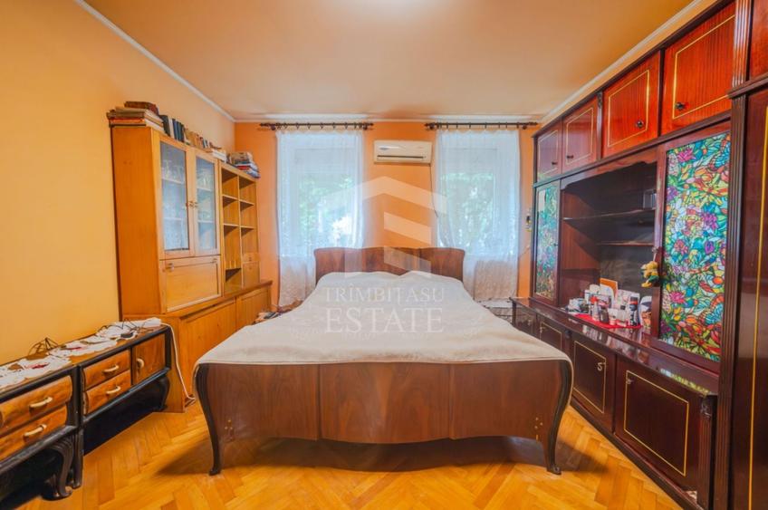 Apartament cu 3 camere semidecomandat, mobilat în Dâmbovița