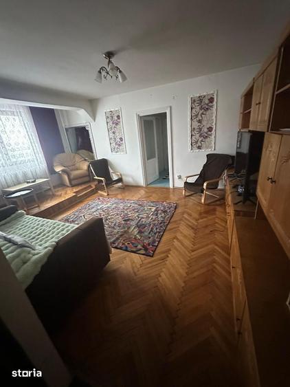 Apartament cu 3 camere semidecomandat în Giulești