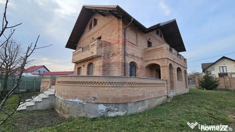 Casă cu 5 camere cu Teren 840 Mp în Șcheia