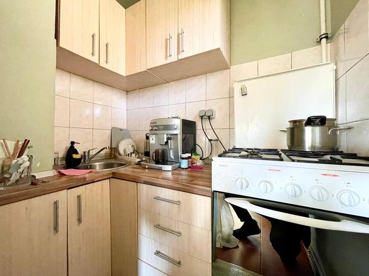 Apartament cu 3 camere decomandat, mobilat în Girocului