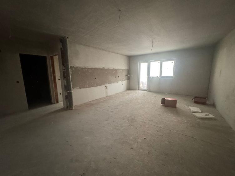Apartament cu 3 camere semidecomandat în Hipodrom 3