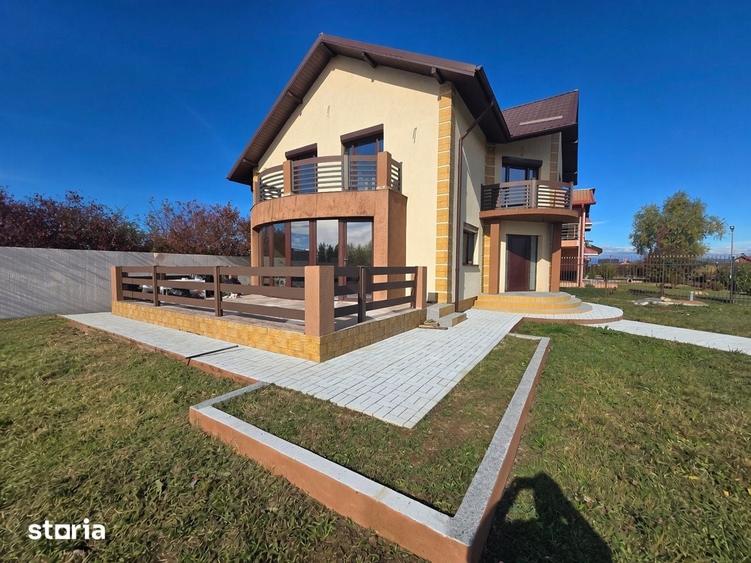 Casă cu 5 camere cu Teren 658 Mp în Central