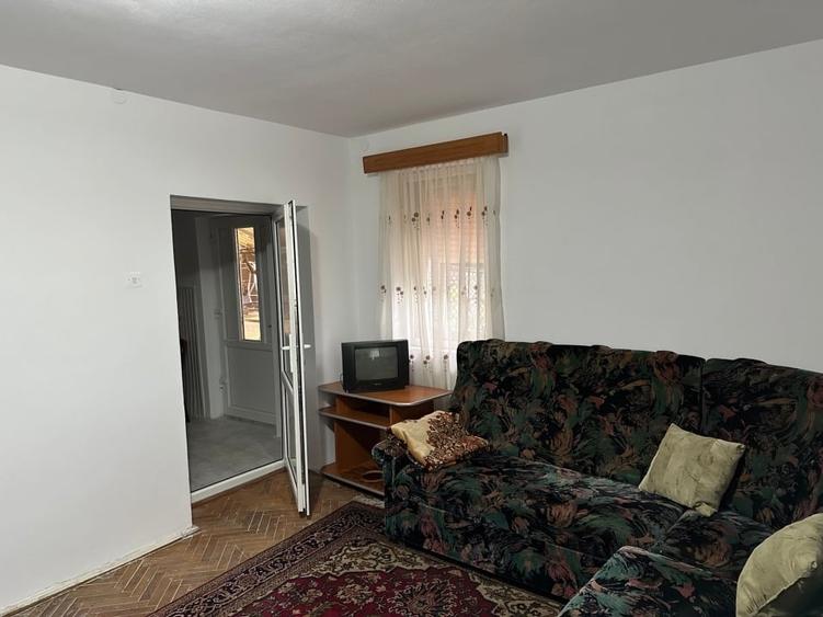Casă individuală cu 5 camere cu Teren 1440 Mp în Central