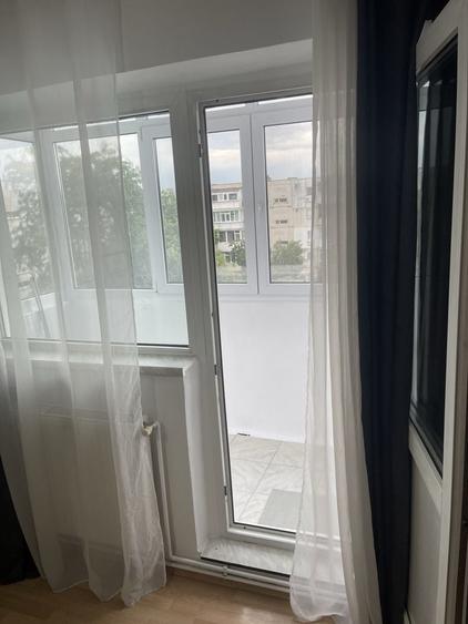 Garsonieră decomandată în Vest