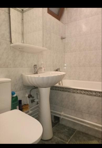 Apartament cu 3 camere decomandat, mobilat în Central