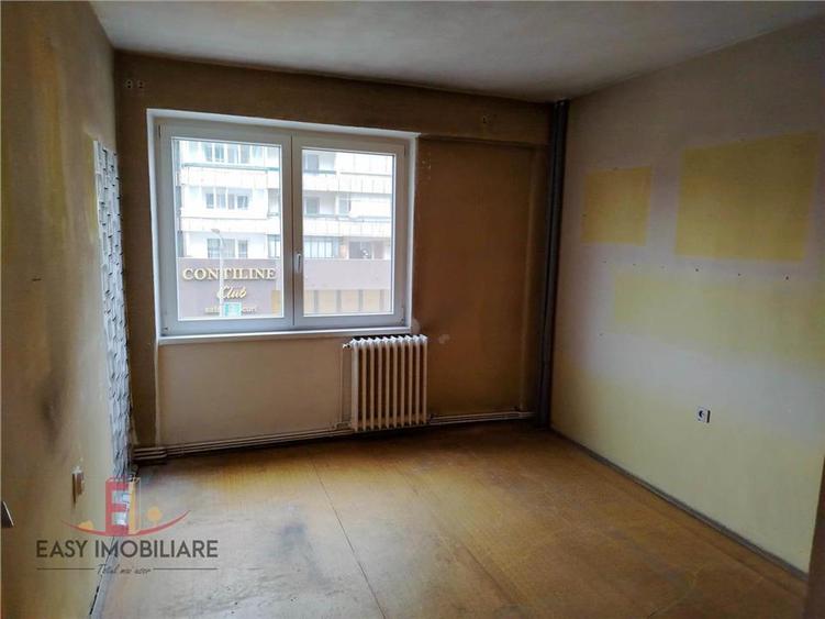 Apartament cu 3 camere decomandat în Tudor