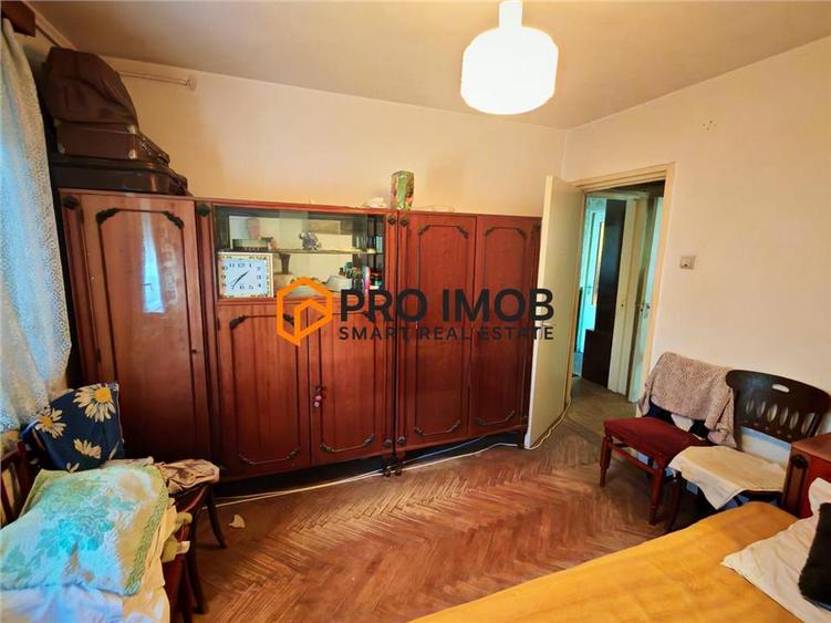 Apartament cu 2 camere decomandat în 1 Decembrie
