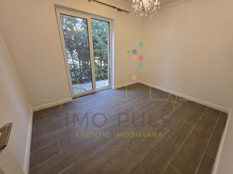 Apartament cu 3 camere semidecomandat în Aradului