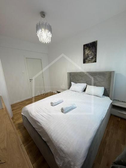 Apartament cu 3 camere decomandat, mobilat în Calea Victoriei