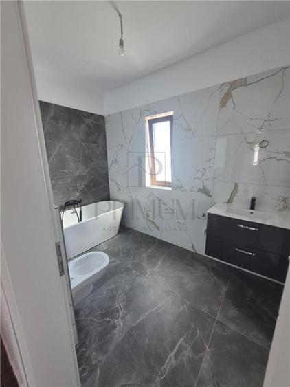 Duplex cu 4 camere cu Canalizare în Moșnița Veche