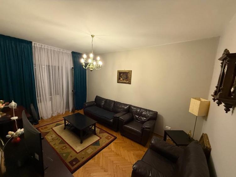 Apartament cu 2 camere decomandat, mobilat în P-ța Romană