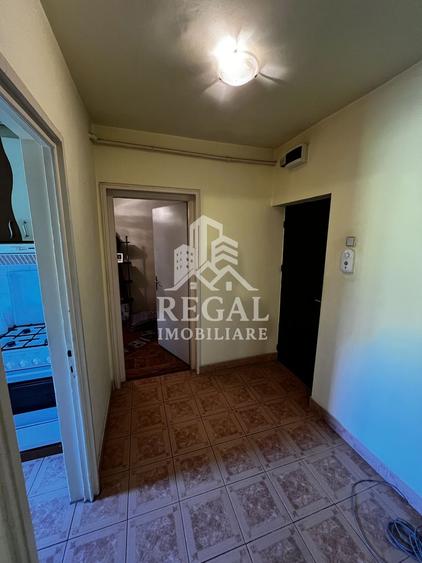 Apartament cu 3 camere semidecomandat în Central