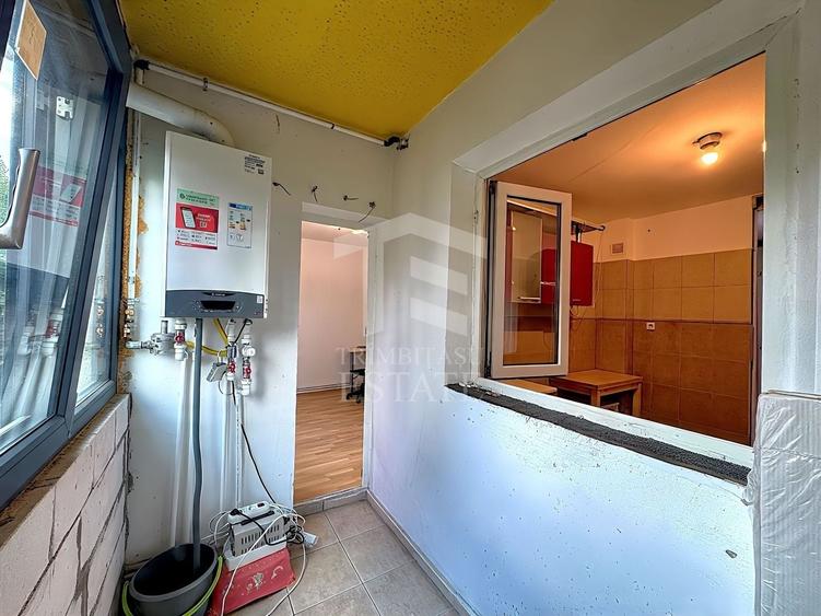 Apartament cu 3 camere semidecomandat în P-ța Gorjului