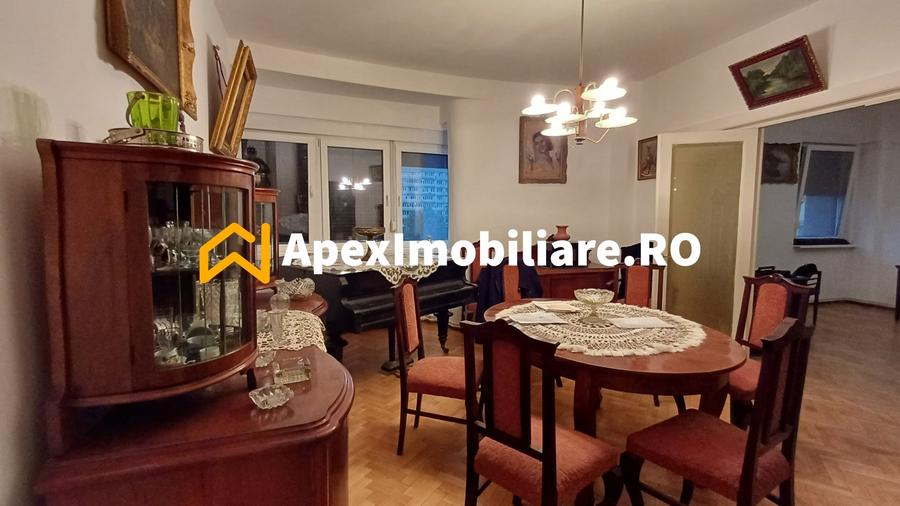 Apartament cu 4 camere circular, mobilat în Gara de Nord