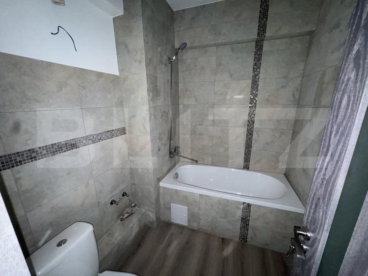 Apartament cu 4 camere semidecomandat în Tătărași