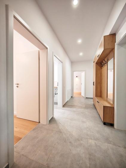 Apartament cu 3 camere decomandat, mobilat în Băneasa