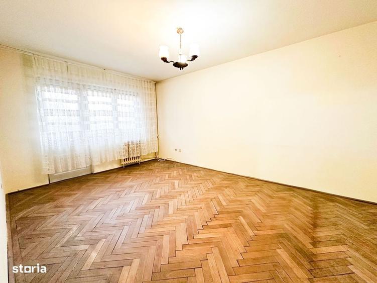 Apartament cu 4 camere decomandat în Republicii