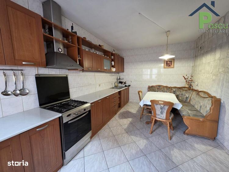 Casă cu 5 camere cu Canalizare în Giurgiului