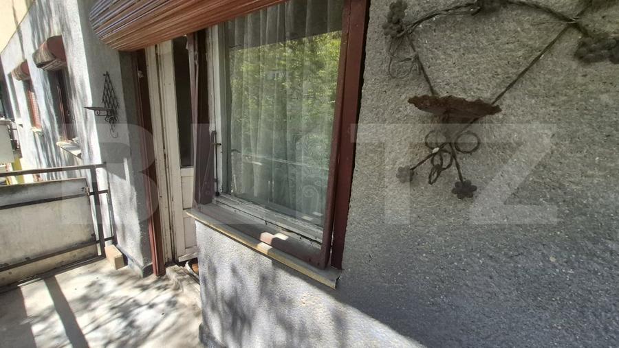 Apartament cu 4 camere semidecomandat, mobilat în Micro 17