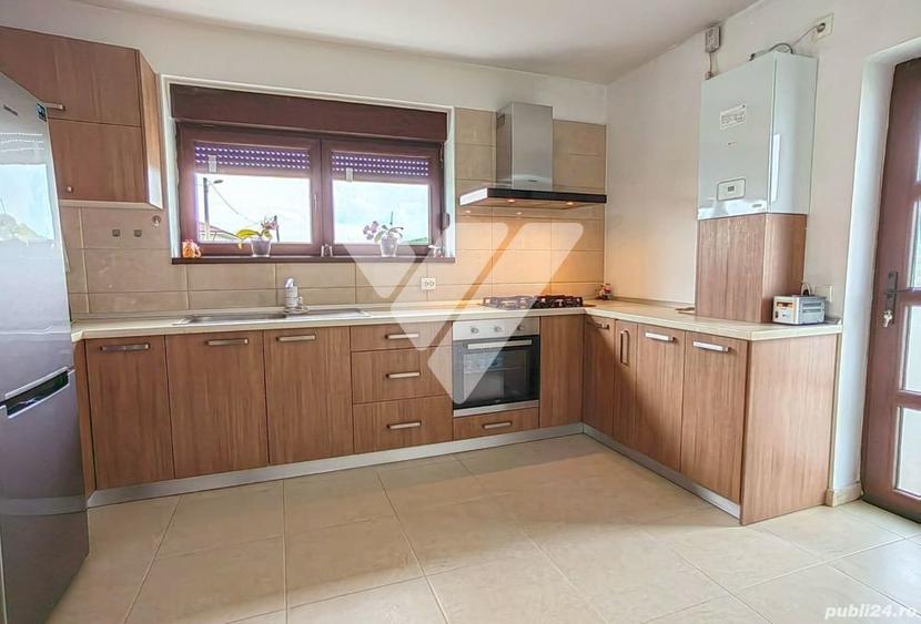 Casă individuală cu 5 camere cu Canalizare în Exterior Sud