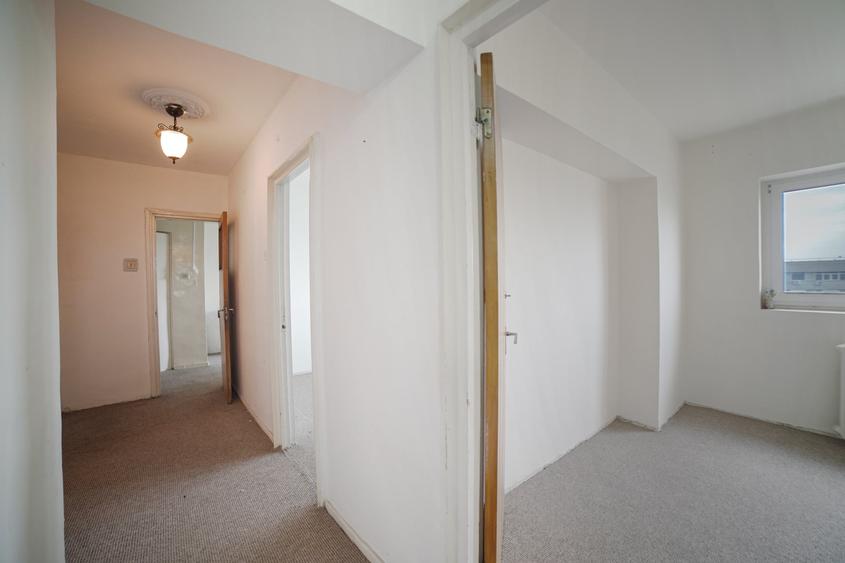 Apartament cu 4 camere decomandat în Colentina