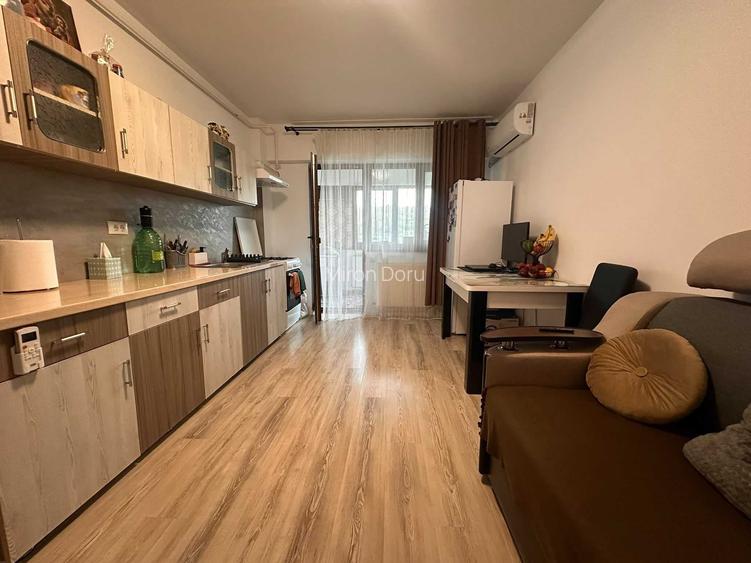 Ofer spre inchiriere apartament cu 2 camere.
