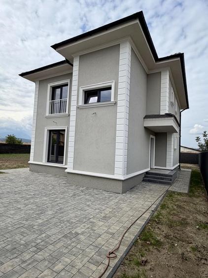 Casă cu 4 camere cu Canalizare în Cristian