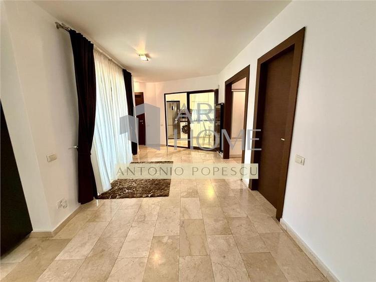 Apartament cu 3 camere decomandat, mobilat în Ultracentral