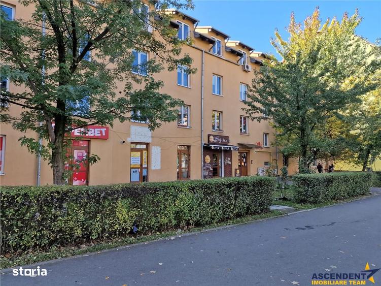 Apartament cu 3 camere decomandat în Est